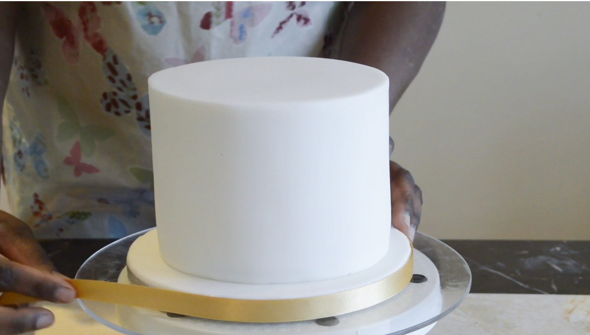 Covering cake with fondant39 Cakes & Sugarcraft Supplies