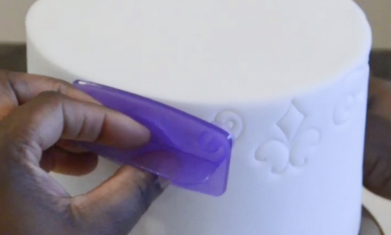 Royal Icing How to pipe and paint a scroll design on cake tutorial